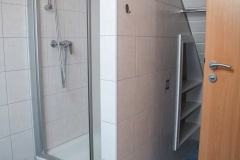 Dusche im Badezimmer